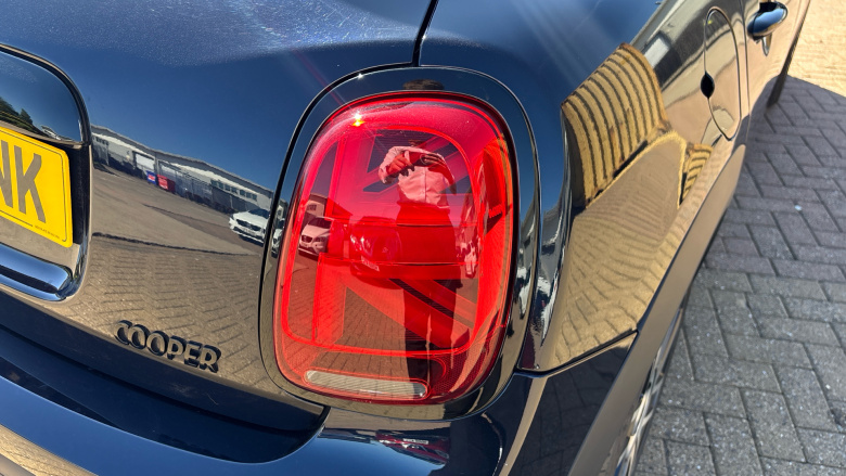 MINI Hatchback 1.5 Cooper Exclusive Premium 3dr Auto Petrol Hatchback